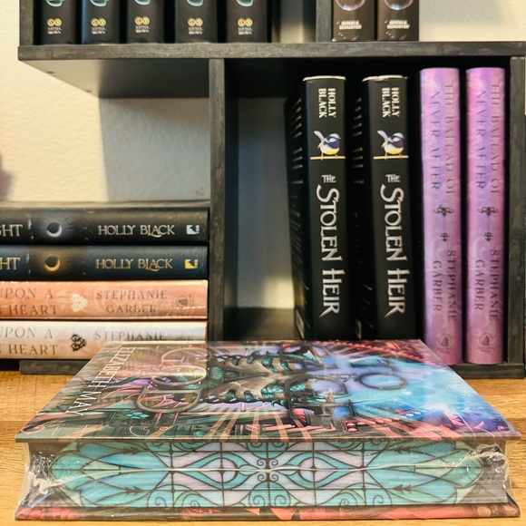 Illumicrate Exclusive Signed Edition To Cage A God by Elizabeth May - Picture 6 of 8